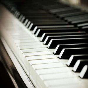 女王高跟鞋踩踏视频vk
